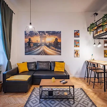 Rumbastic - Location With Ac * בודפשט